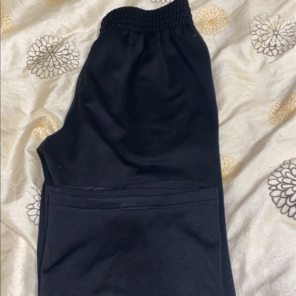 Black under armuor sweat pants